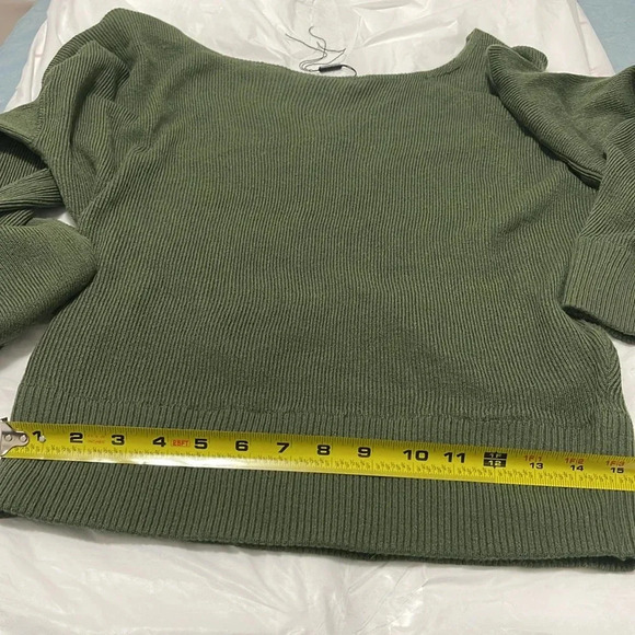 Pretty Little Thing  NWT Green Sweater Scoop Neck Size Medium. - Picture 5 of 6